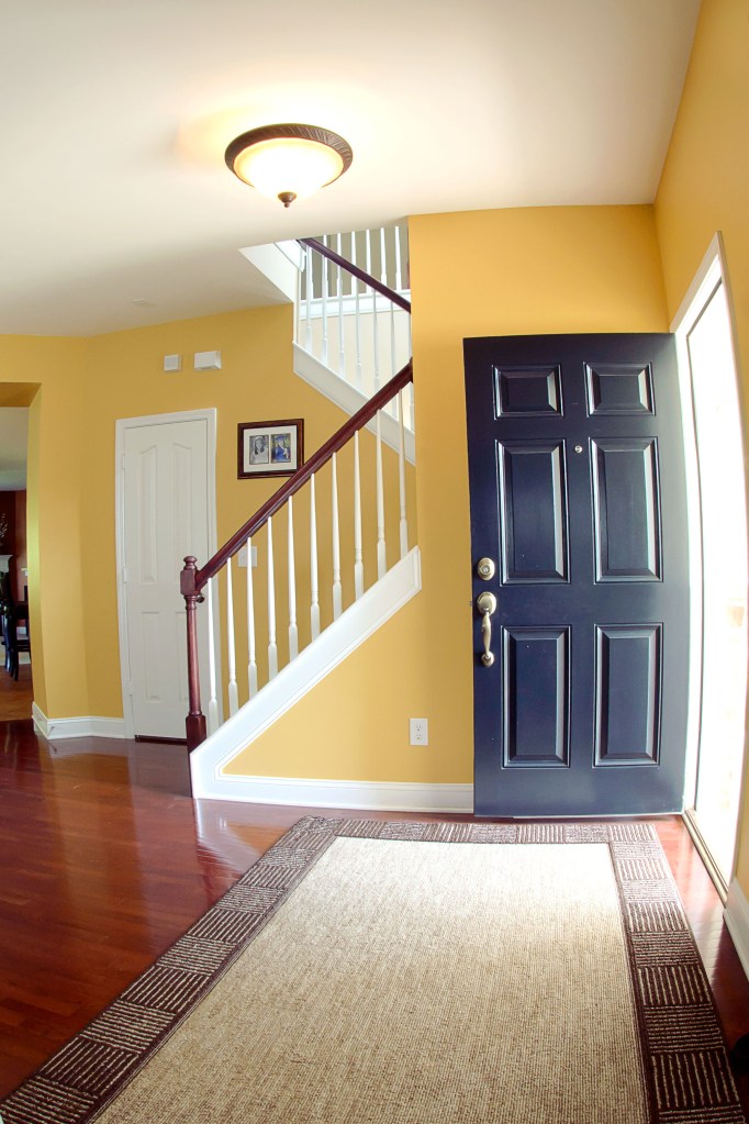 real estate photography :  home front door entry