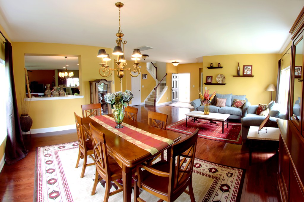 real estate photography :  dining room