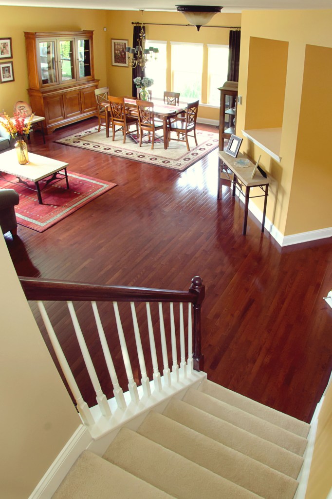 real estate photography : down stairs view