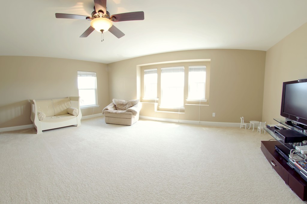 real estate photography :  bonus room