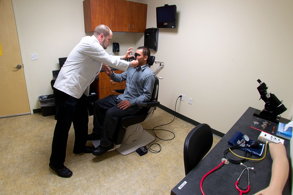 commercial real estate photography : eye exam room