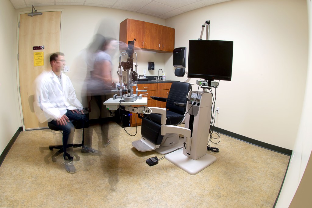 commercial real estate photography : eye exam room