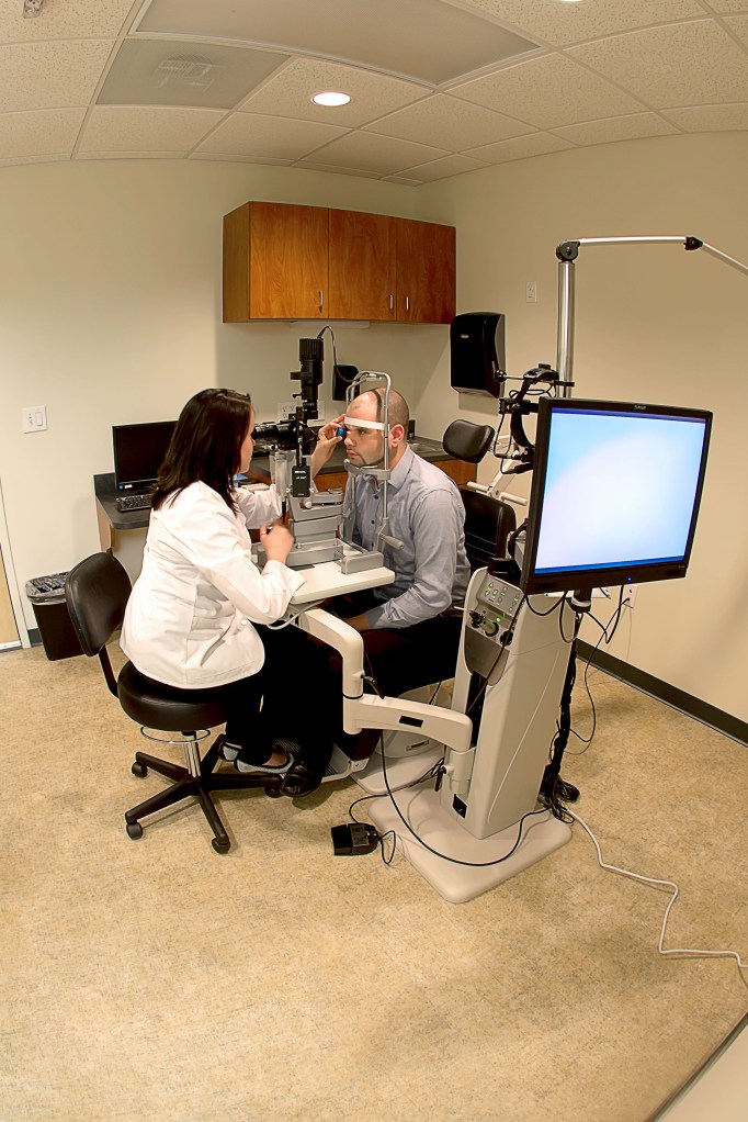 commercial real estate photography : eye exam room