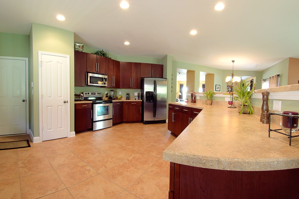 real estate photography :  kitchen