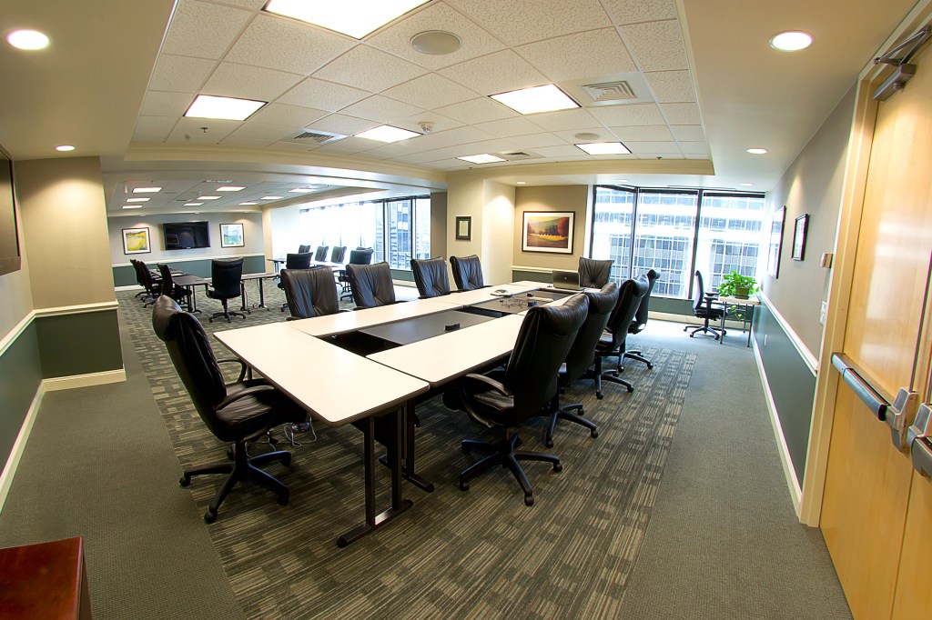 commercial real estate photography : conference room