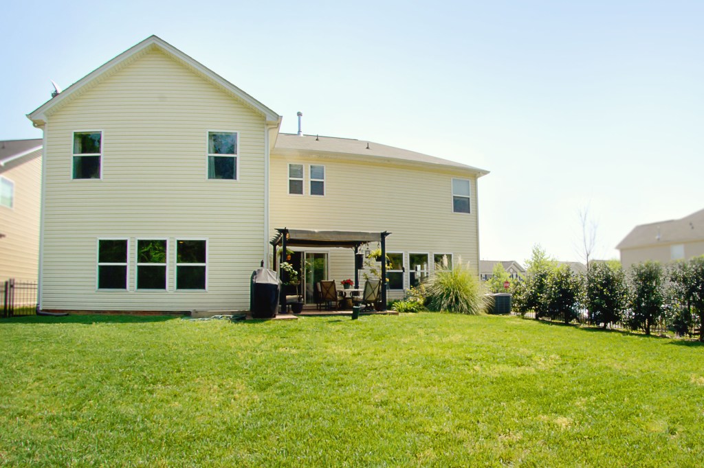 real estate photography :  back yard