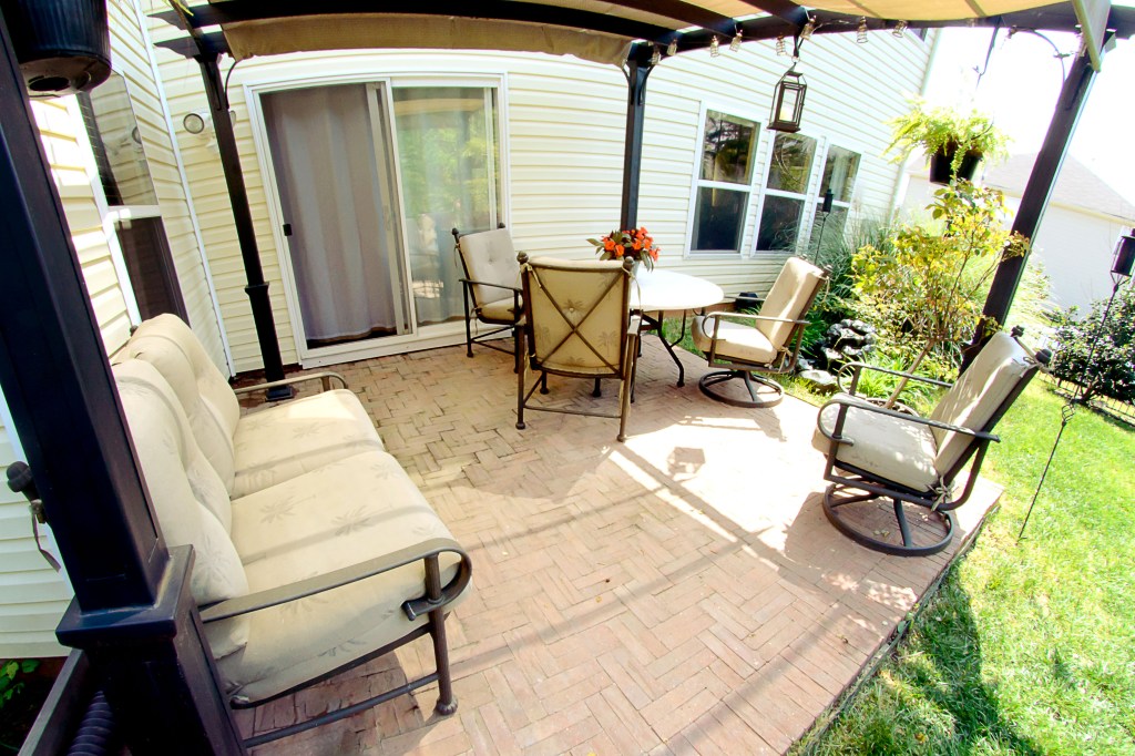 real estate photography :  back patio
