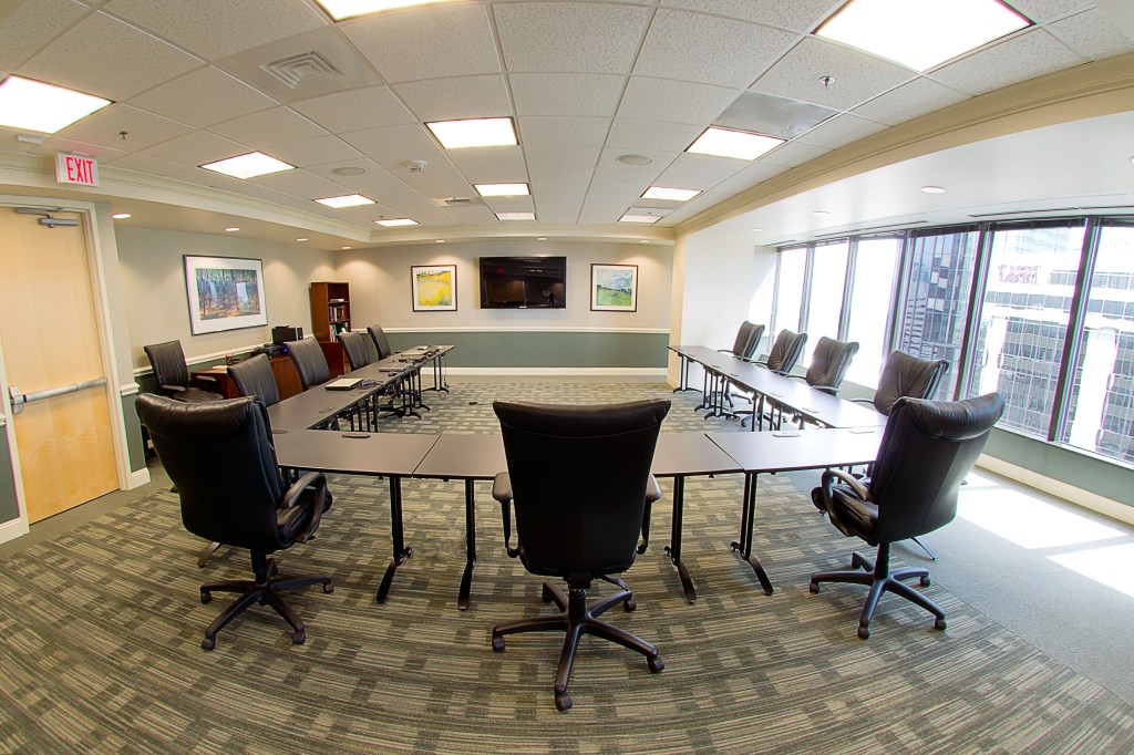 commercial real estate photography : conference room