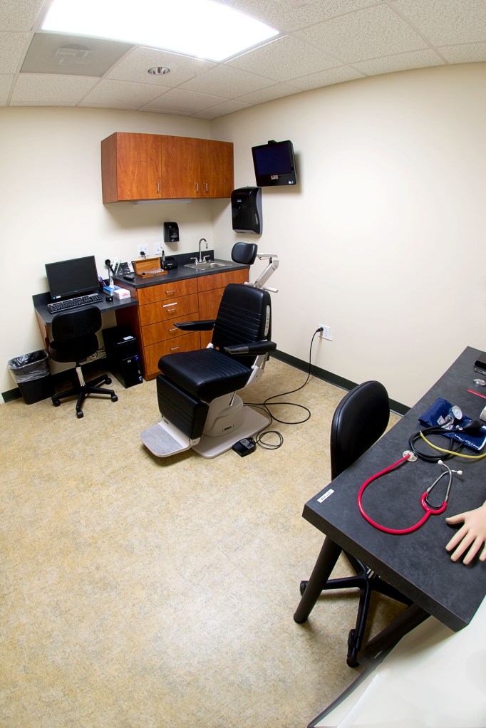 commercial real estate photography : eye exam room
